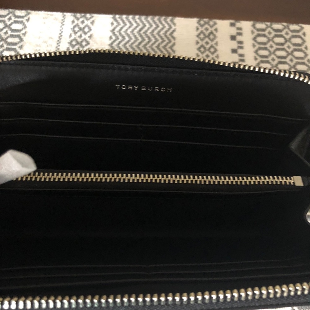 ⭐️LAST ONE⭐️Tory Burch Robinson Leather Wallet - Picture 7 of 8